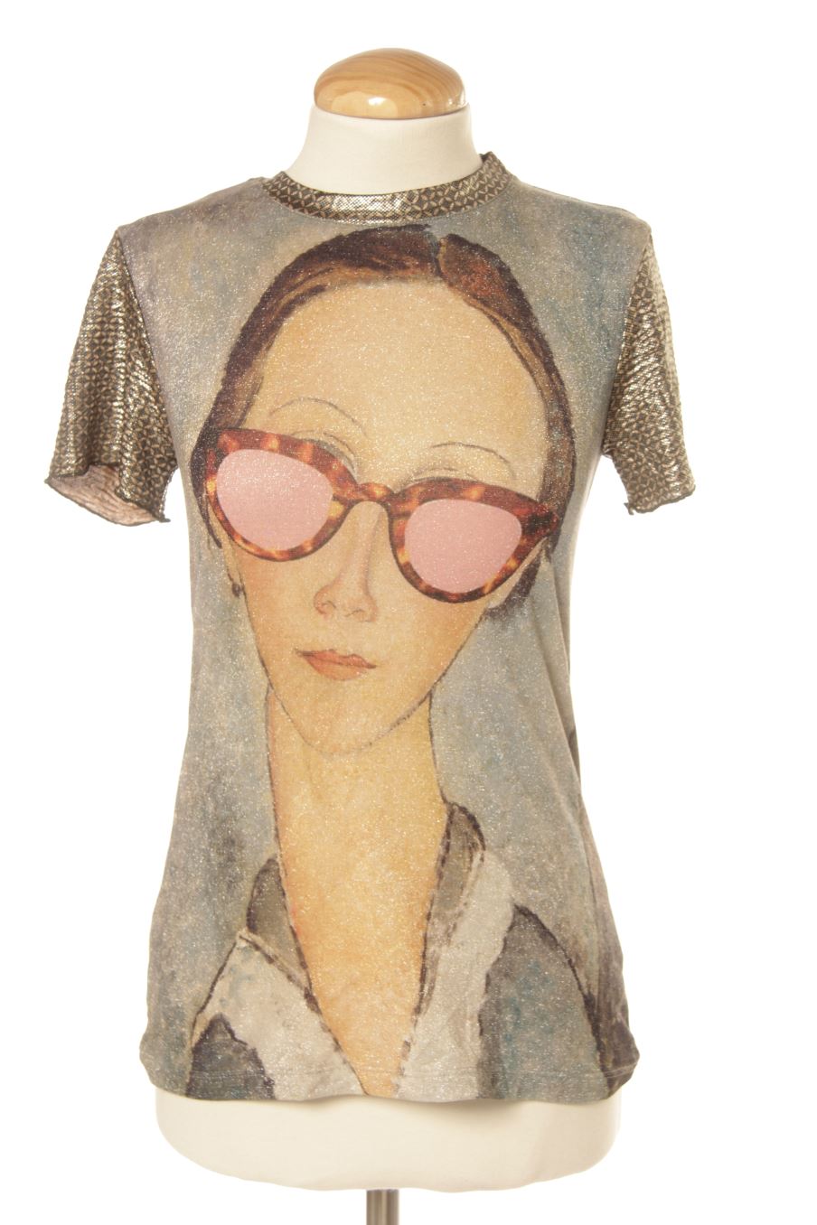 T-shirt O.M DESINGS de la taille S, de couleur imprimés