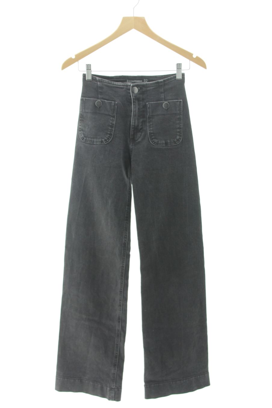 Jeans Stradivarius de la taille 32, de couleur noir de denim