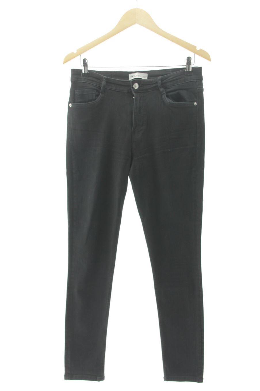 Jeans de Zara de la talla 40, de color nero