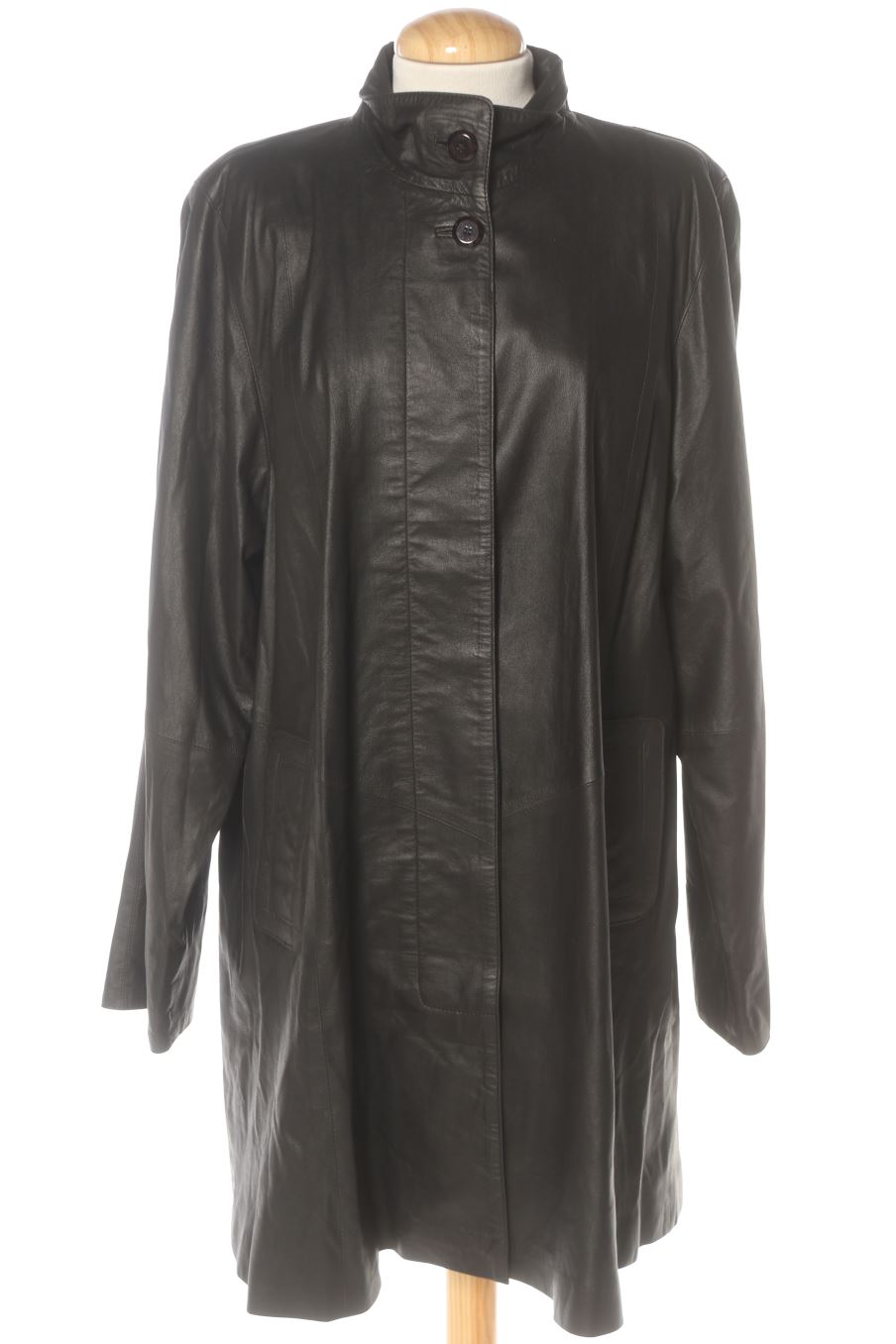 Abrigo de gian mori de la talla XL, de color negro de piel