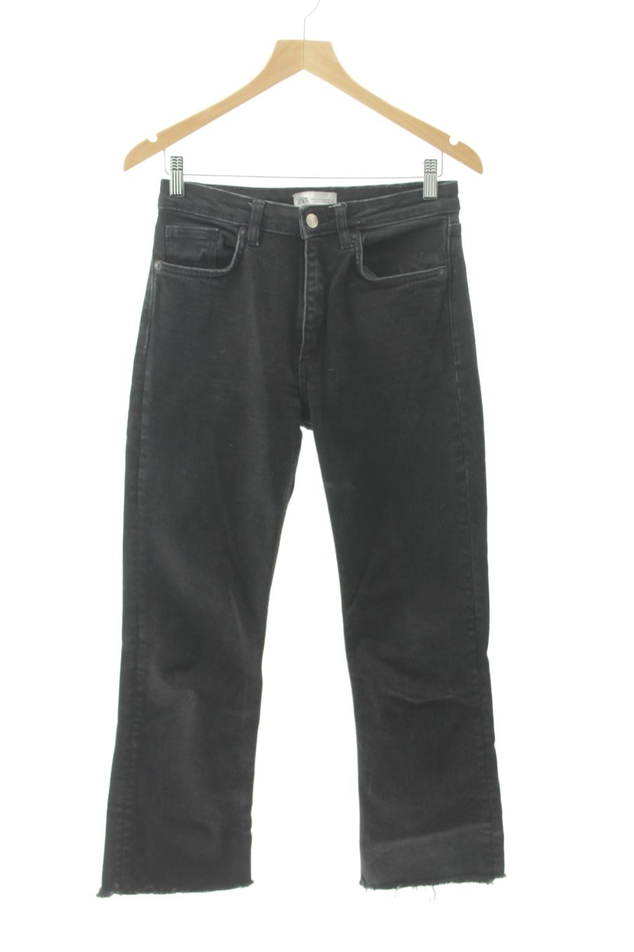 Jeans Zara de la taille 38, de couleur noir