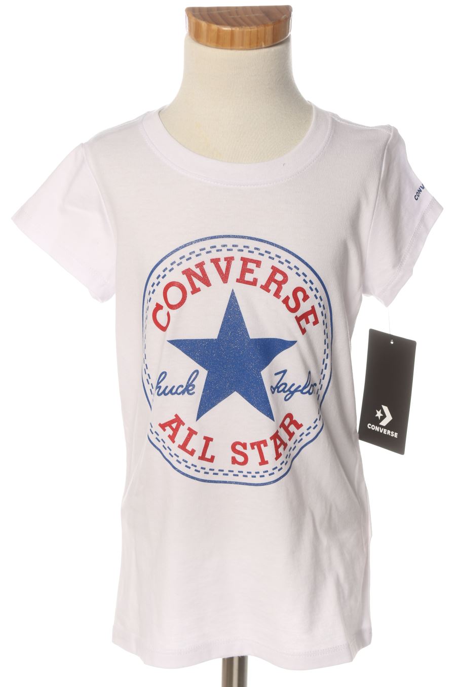 T-shirt Converse de la taille 6 ans avec une étiquette