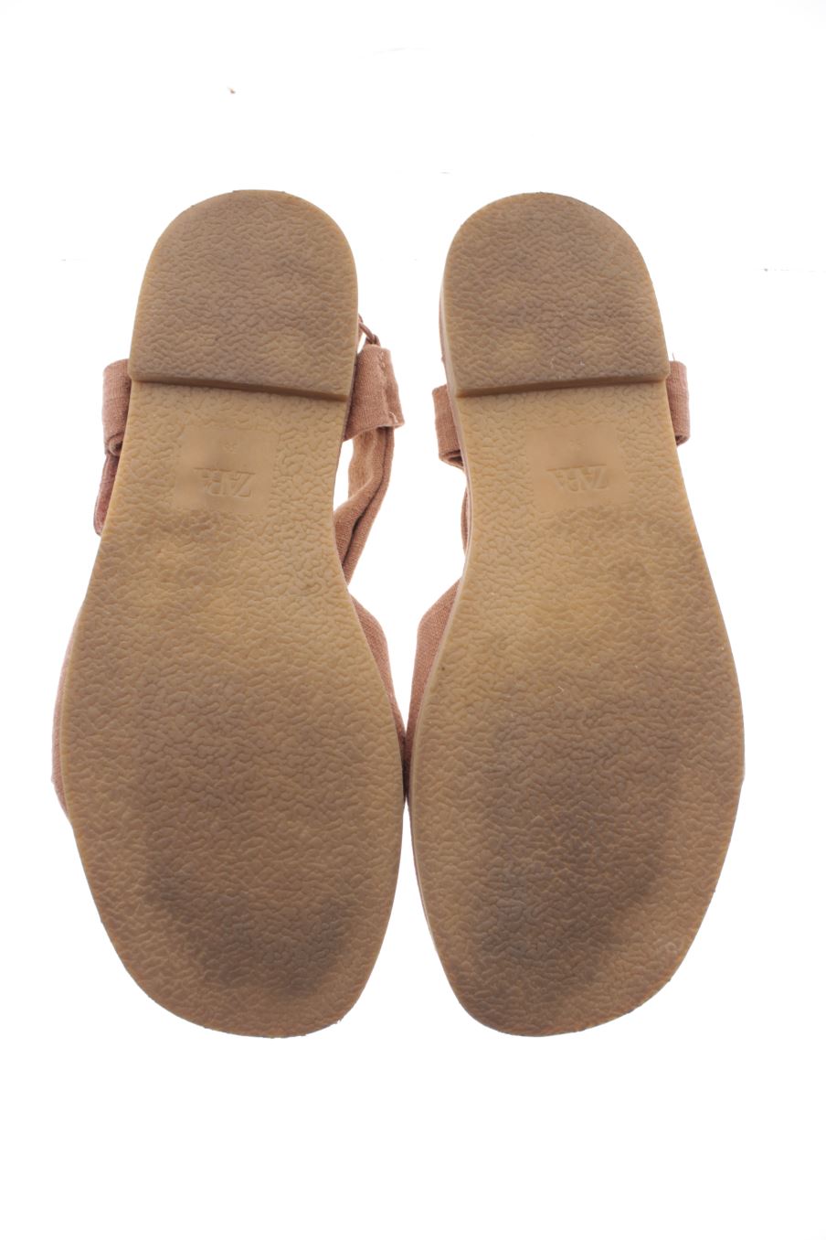 Sandalias planas de Zara de la talla 36, de color marrón de