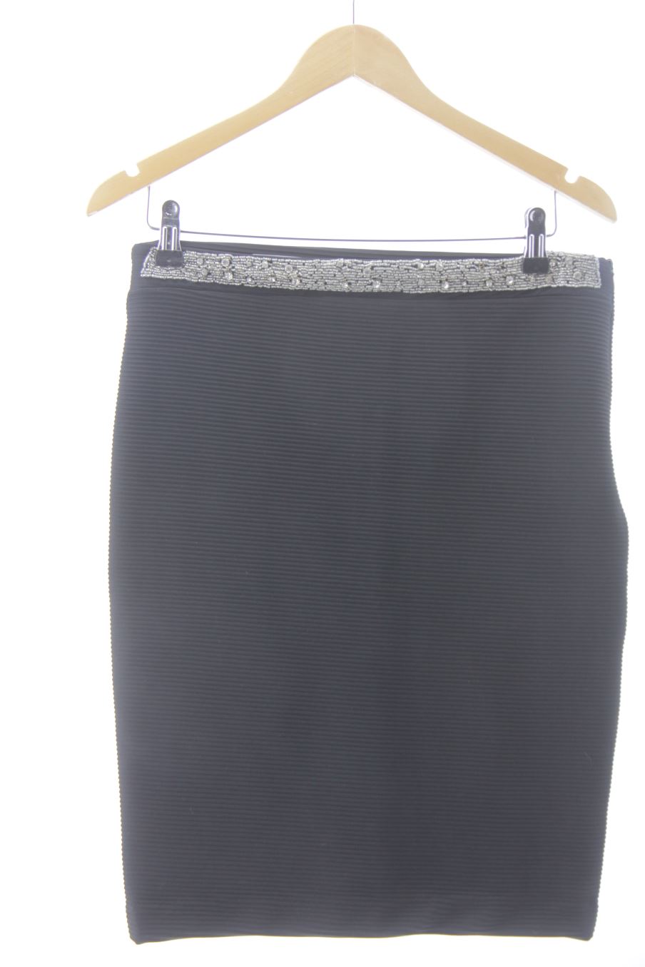 Falda de Zara de la talla M, de color negro