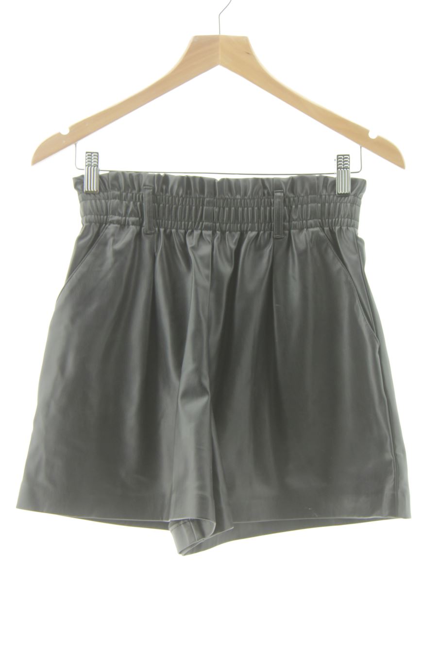 Shorts Zara de la taille S, de couleur noir de synthétique