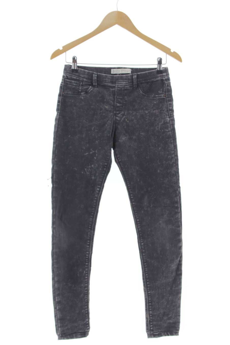 Vaquero de Bershka de la talla M, de color negro de ropa vaquera