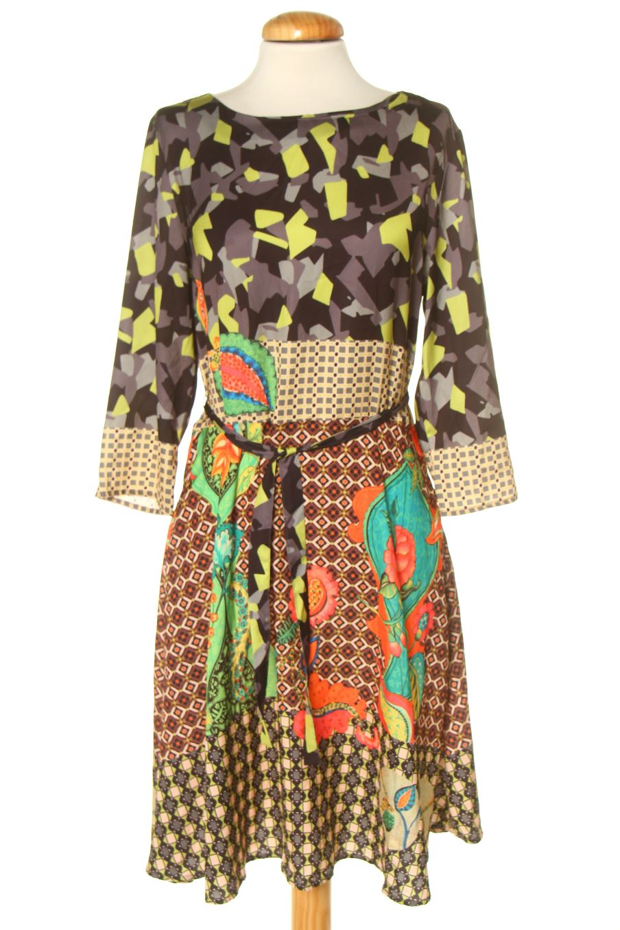 Robe casual Desigual de la taille 38, de couleur imprimés