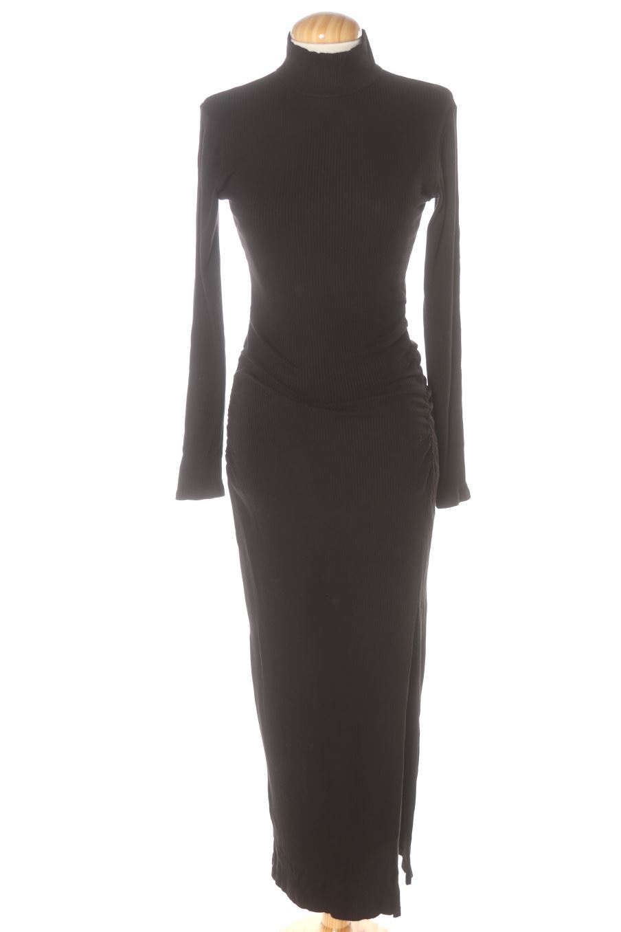 Robe casual Bershka de la taille M, de couleur noir