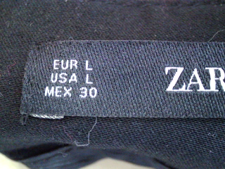 Pantalón de Zara de la talla L, de color negro