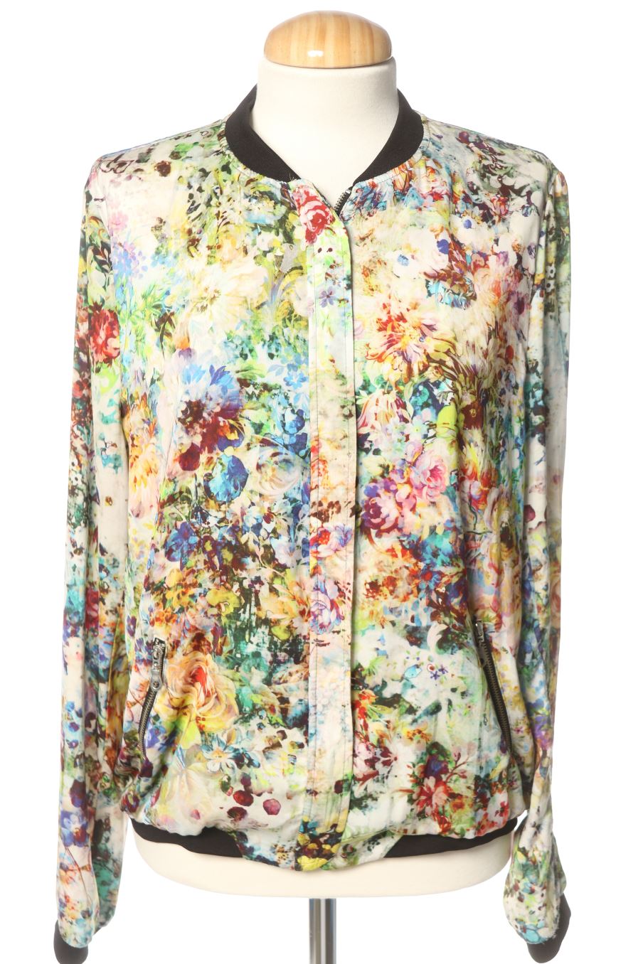 Chaqueta de Zara de la talla L, de color flores