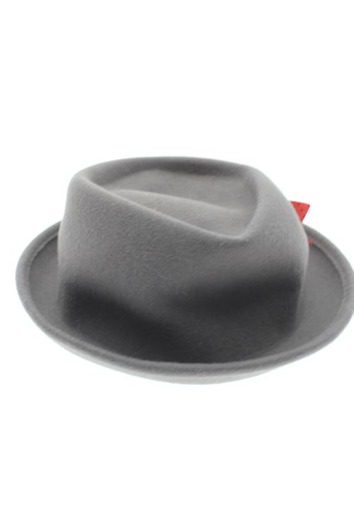 Chapeaux