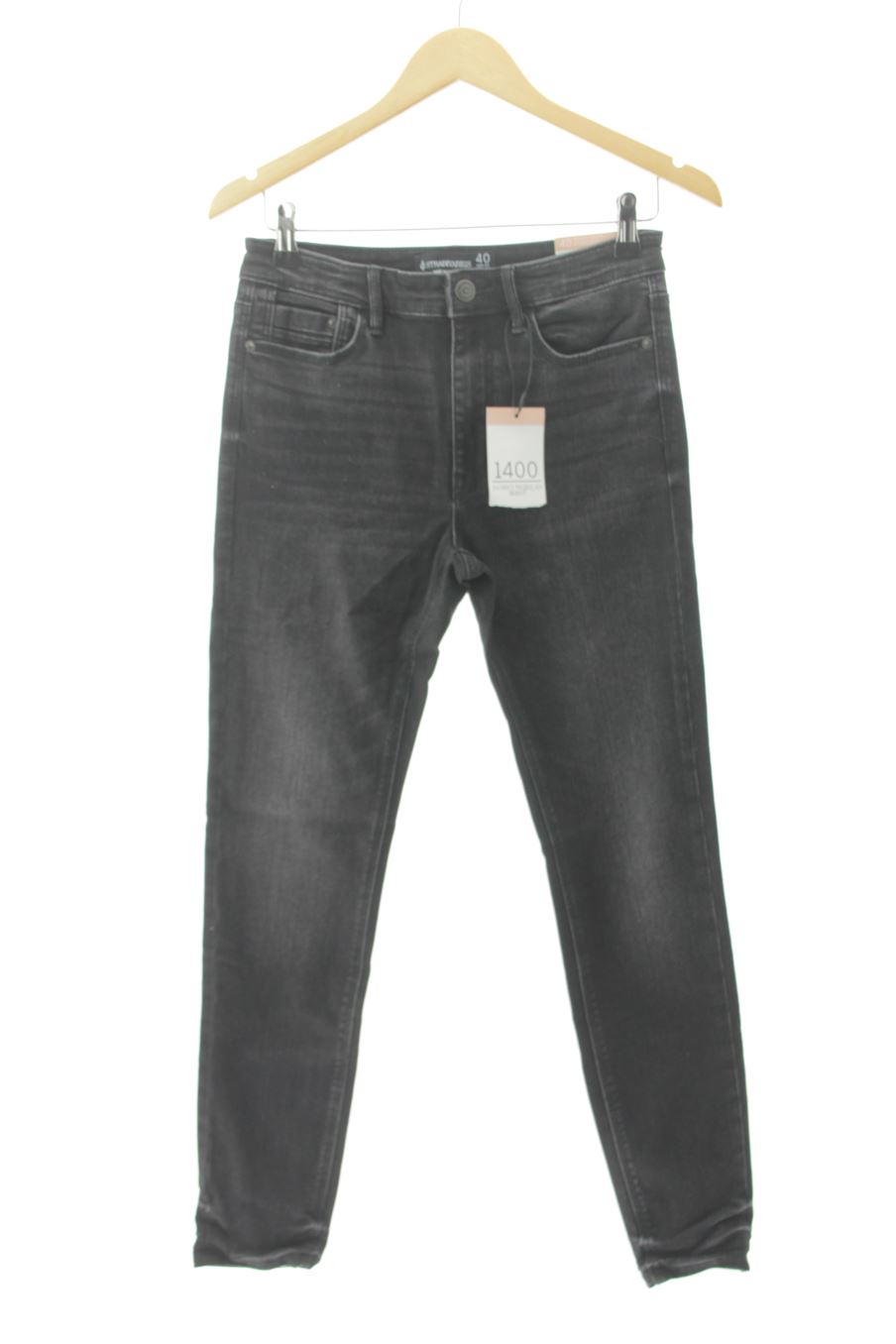 Jeans Stradivarius de la taille 40, de couleur noir de denim