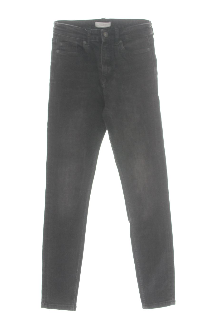 Vaquero de Zara de la talla 34, de color negro de ropa vaquera
