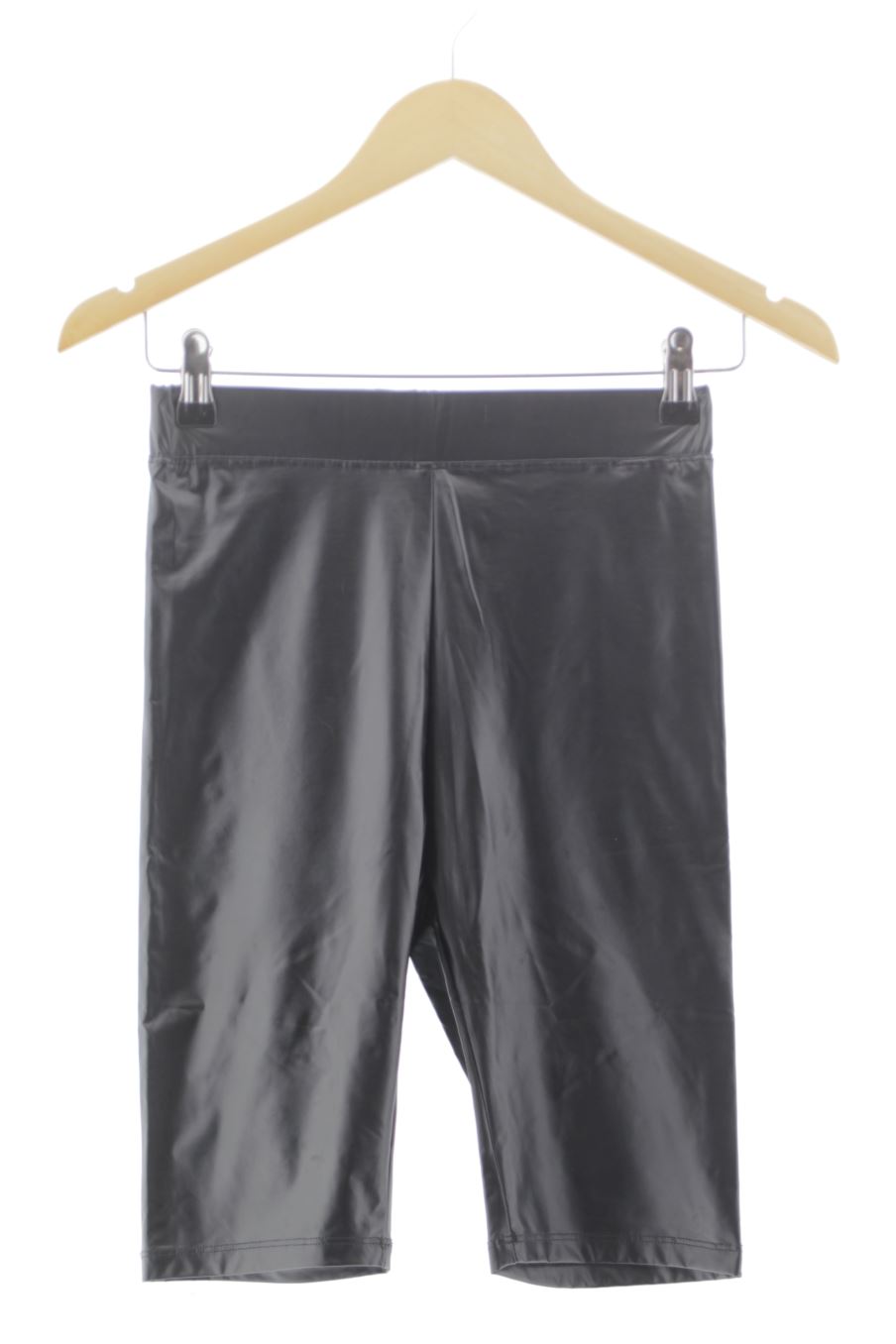 Pantalón corto de Bershka de la talla S, de color negro