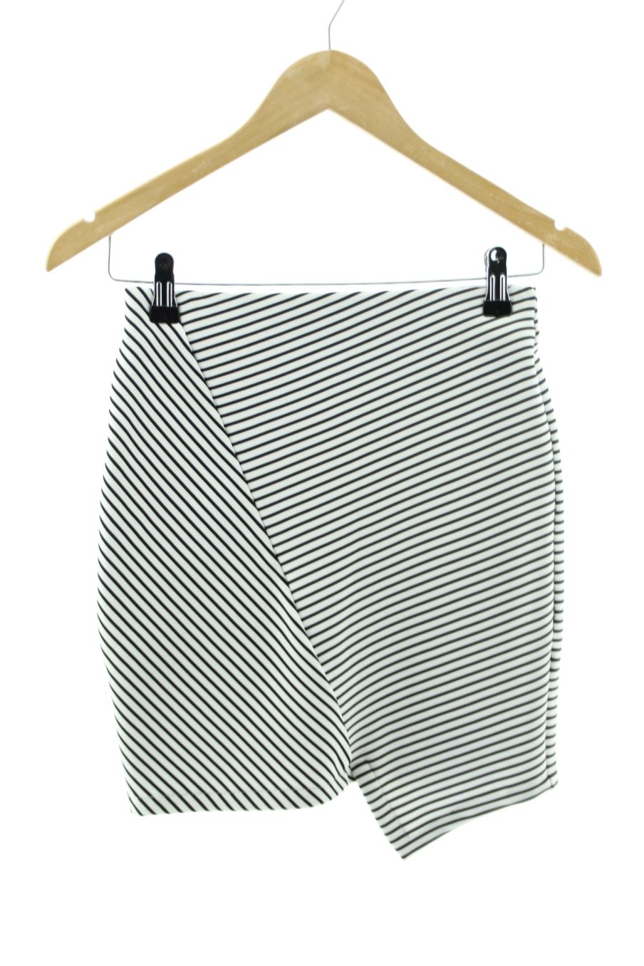 Falda de Pull & Bear de la talla M, de color rayas