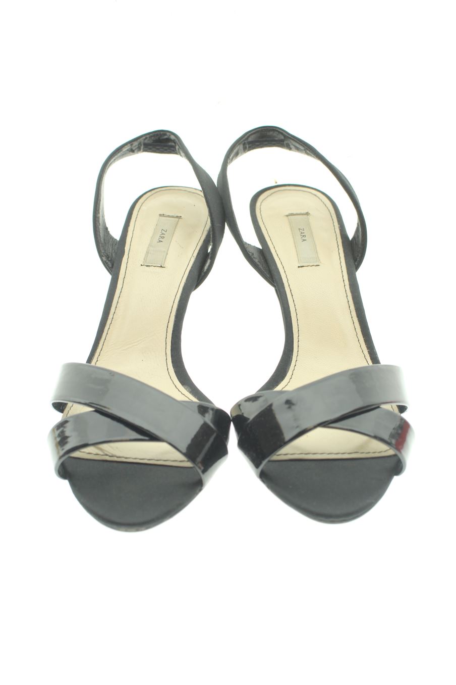 Sandalias tacon de Zara de la talla 39, de color negro de