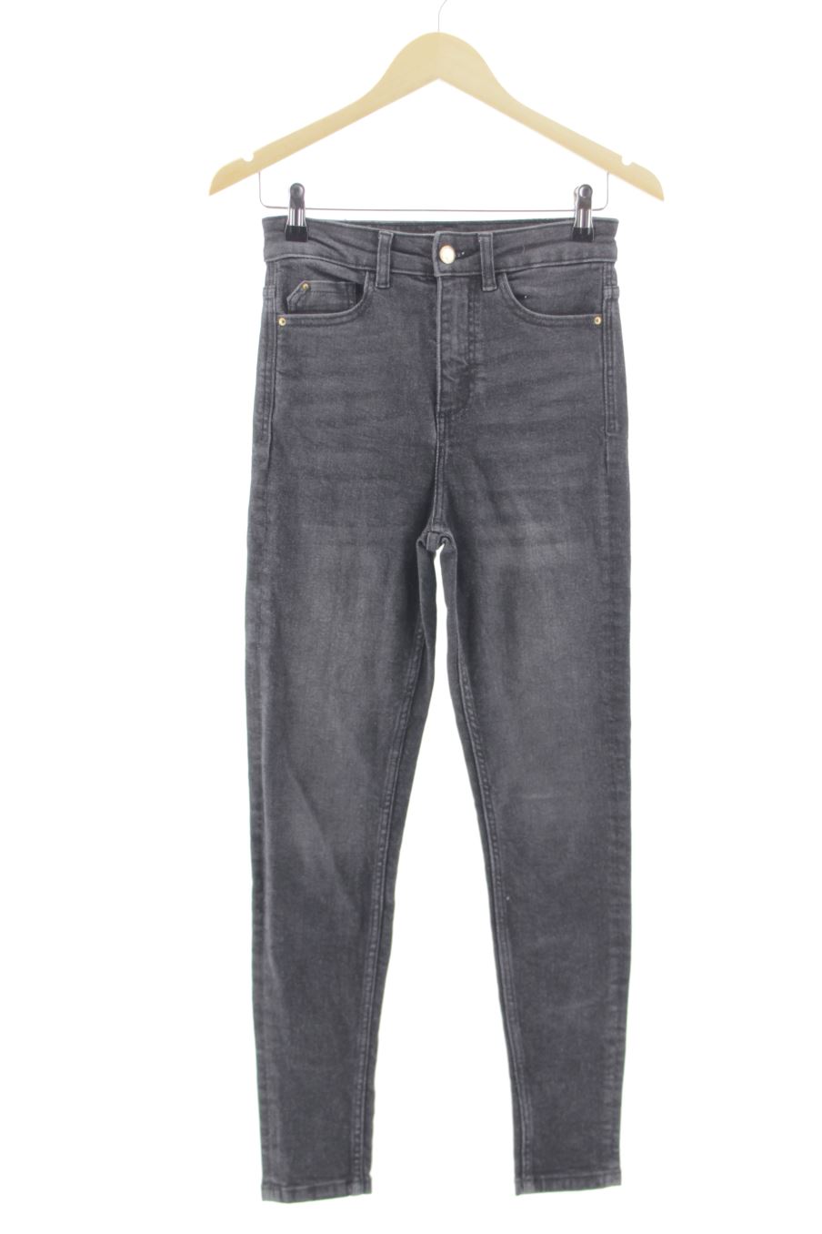 Vaquero de Zara de la talla 34, de color negro de ropa vaquera