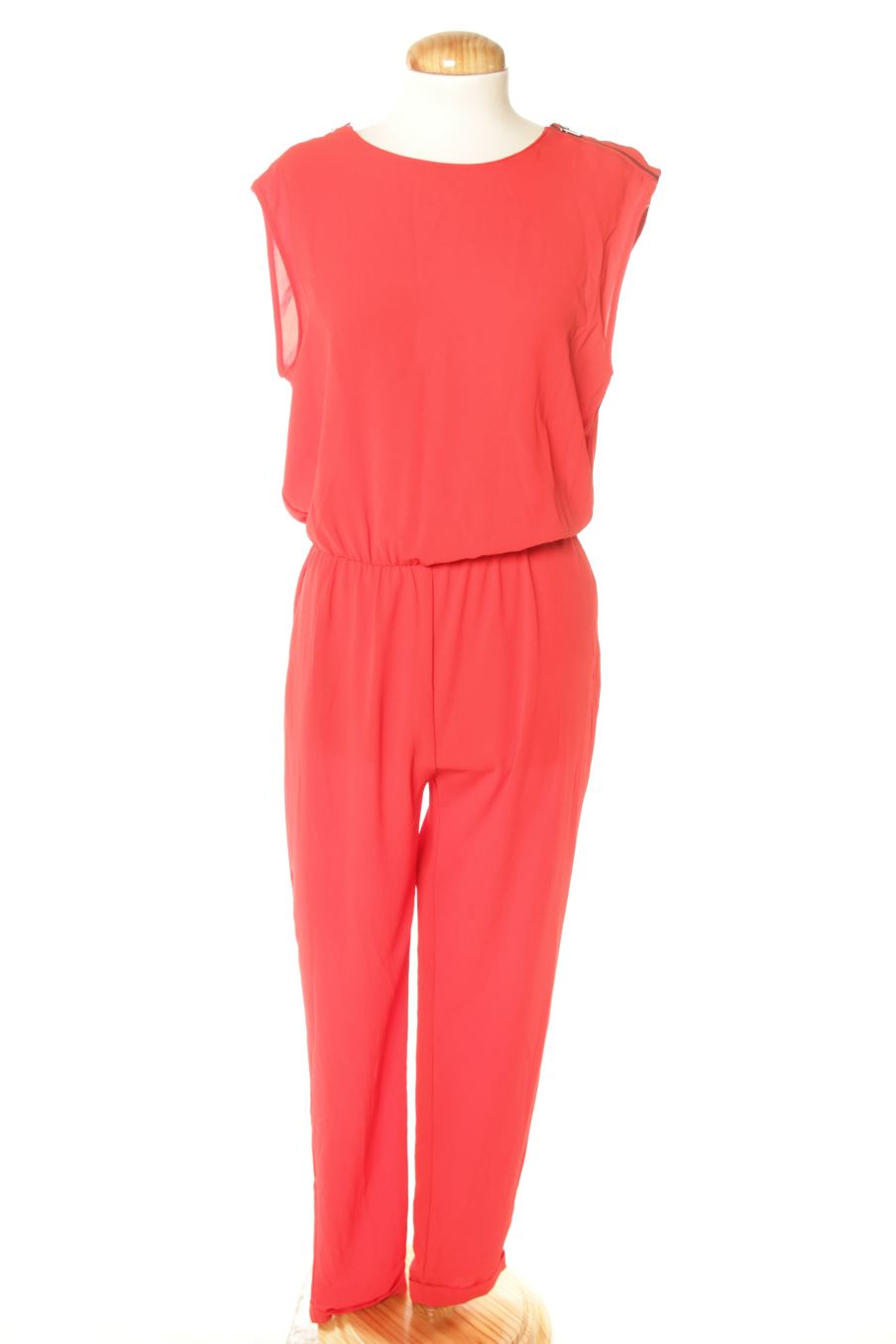 Combinaisons Zara de la taille XS, de couleur rouge