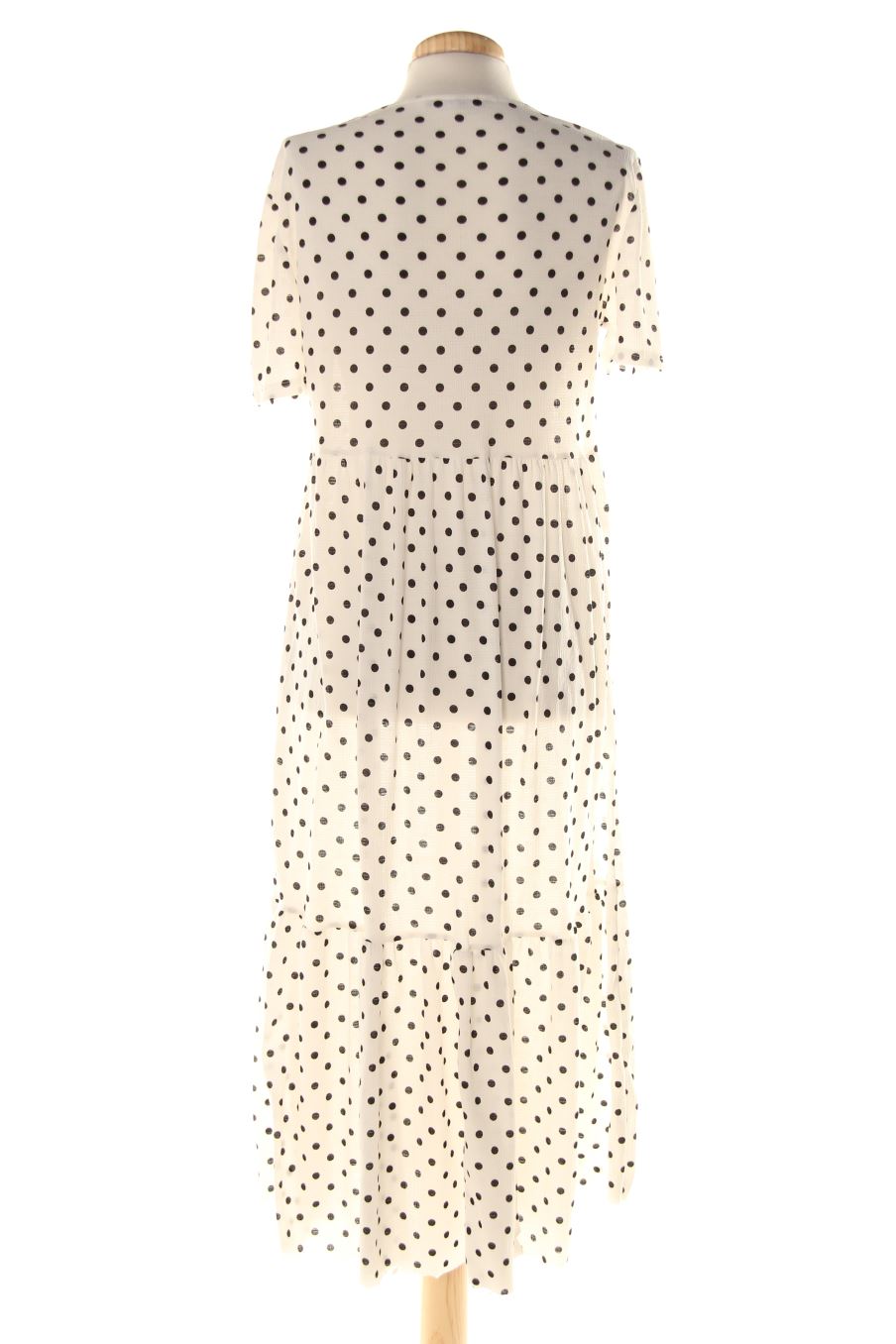 Vestido casual de Zara de la talla S, de color blanco