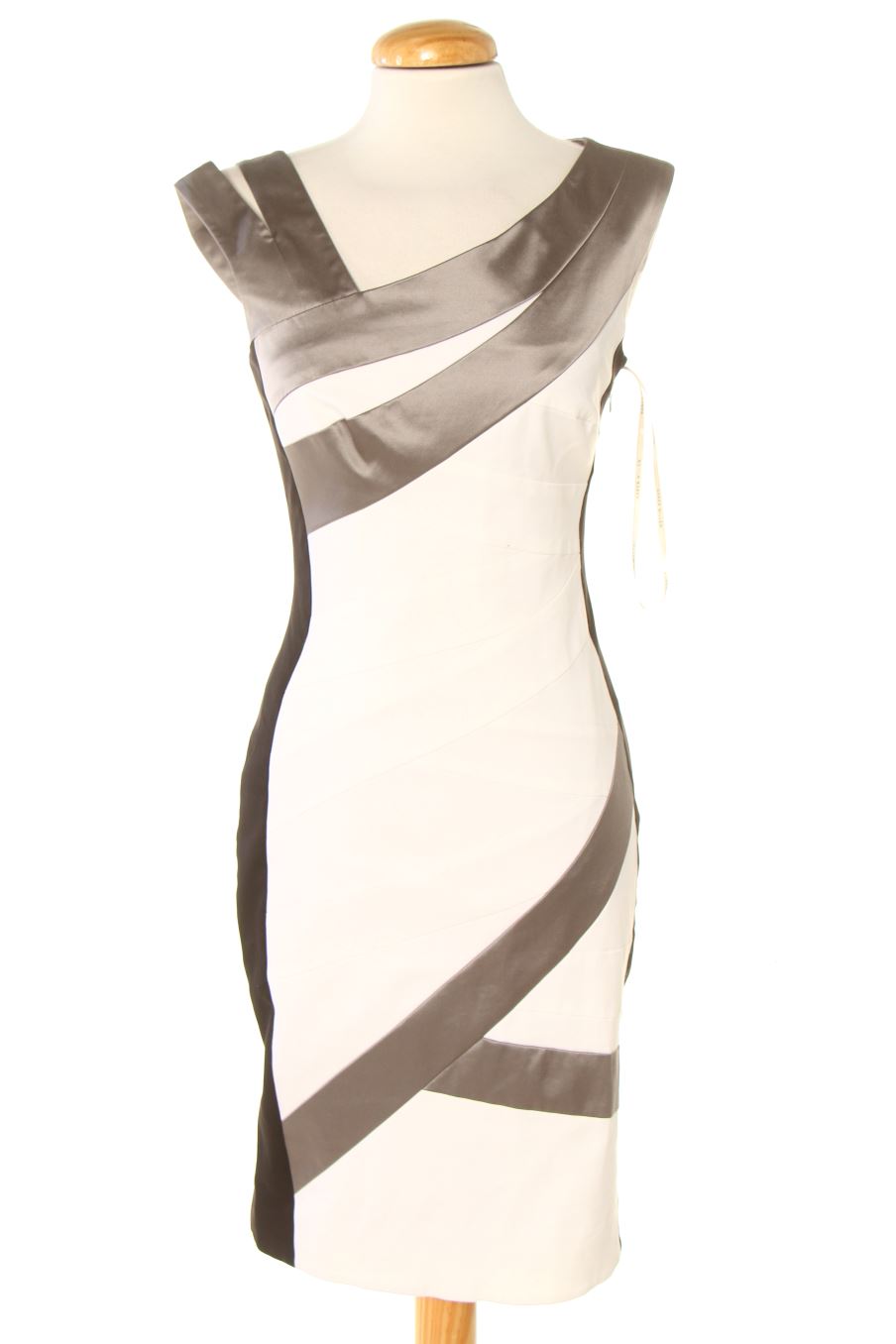 Vestido casual de KAREN MILLEN de la talla 38, de color blanco