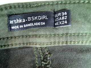 Jeans Bershka de la taille 34, de couleur vert de denim