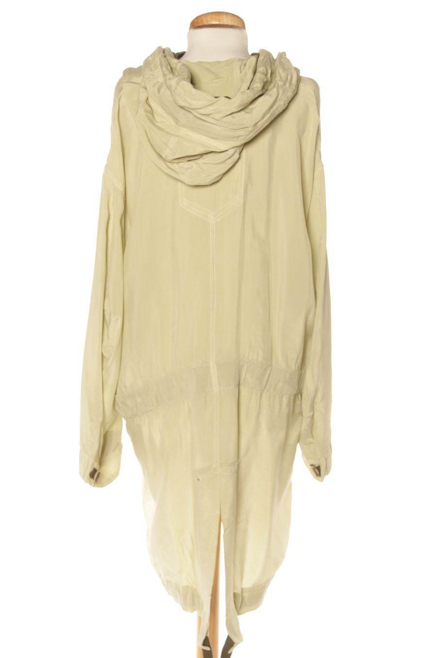 Gabardina de Zara de la talla M, de color verde
