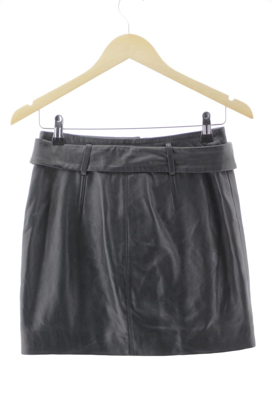 Jupe Mango de la taille S, de couleur noir de cuir et daim