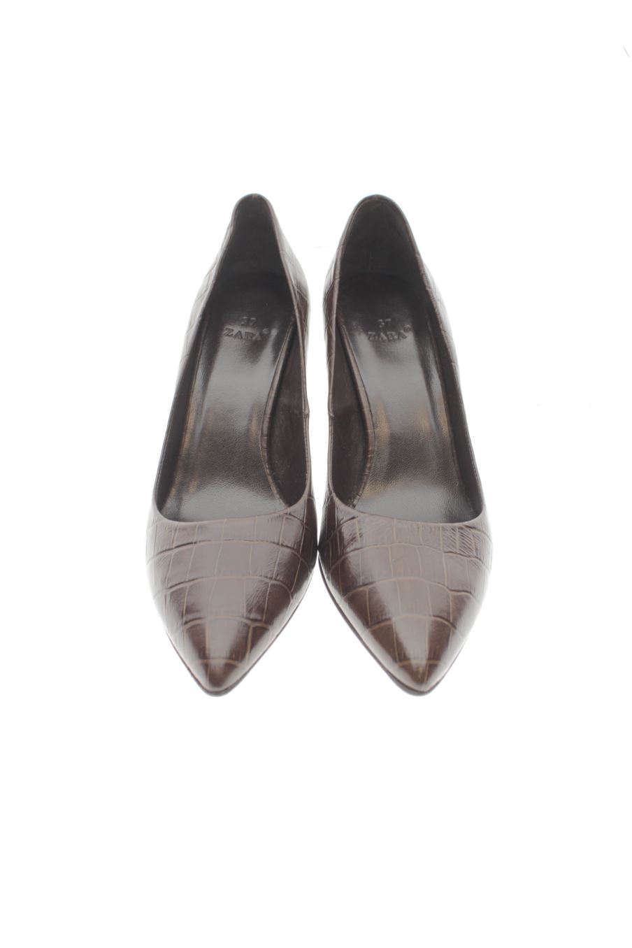 Zapatos de tacon de Zara de la talla 37, de color marrón de