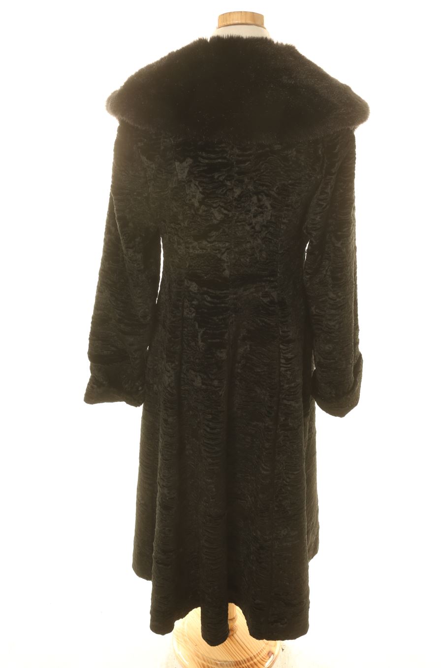 Manteau Jacqueline Riu de la taille 38, de couleur noir