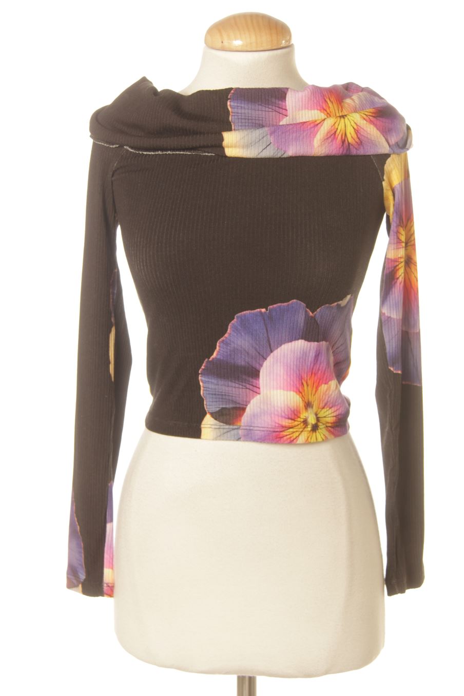 Pull Desigual de la taille M, de couleur fleurs
