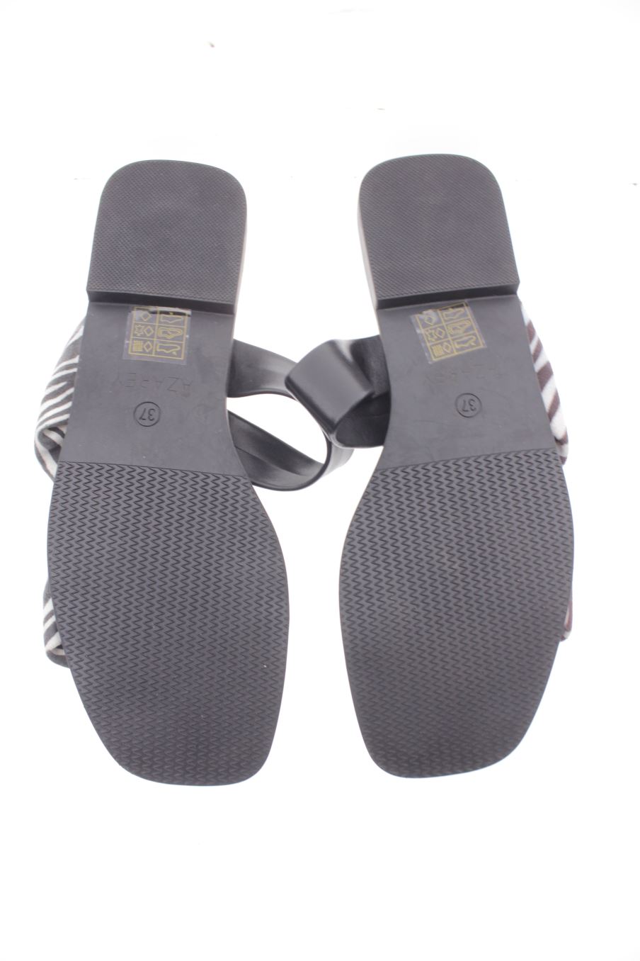 Sandalias planas de azarey de la talla 37, de color animal print de