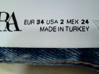 Jeans Zara de la taille 34, de couleur bleu de denim