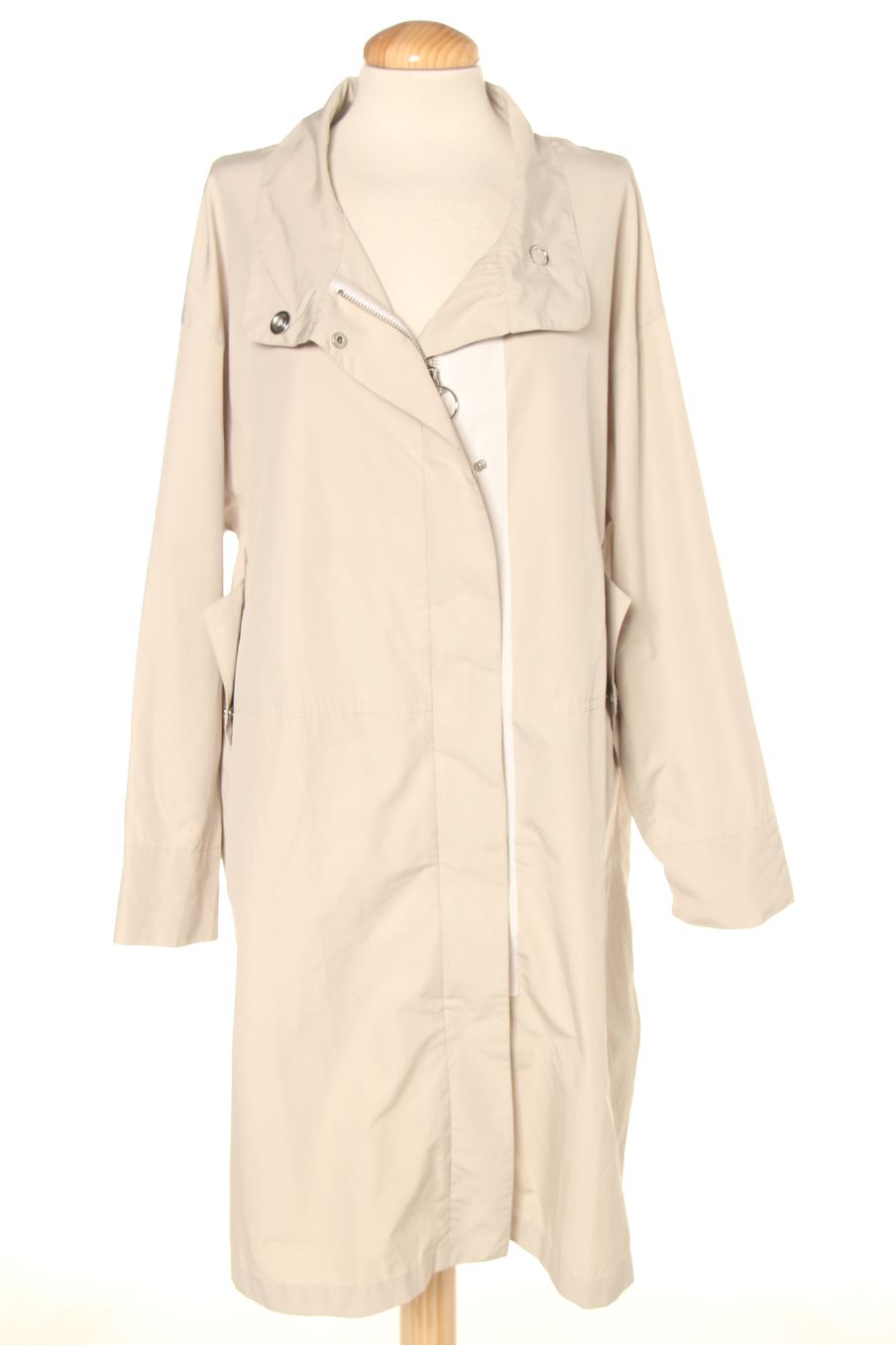 Gabardine Mango de la taille M, de couleur beige