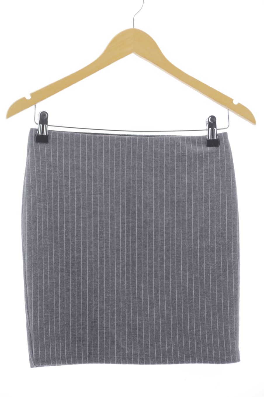 Jupe Bershka de la taille S, de couleur gris