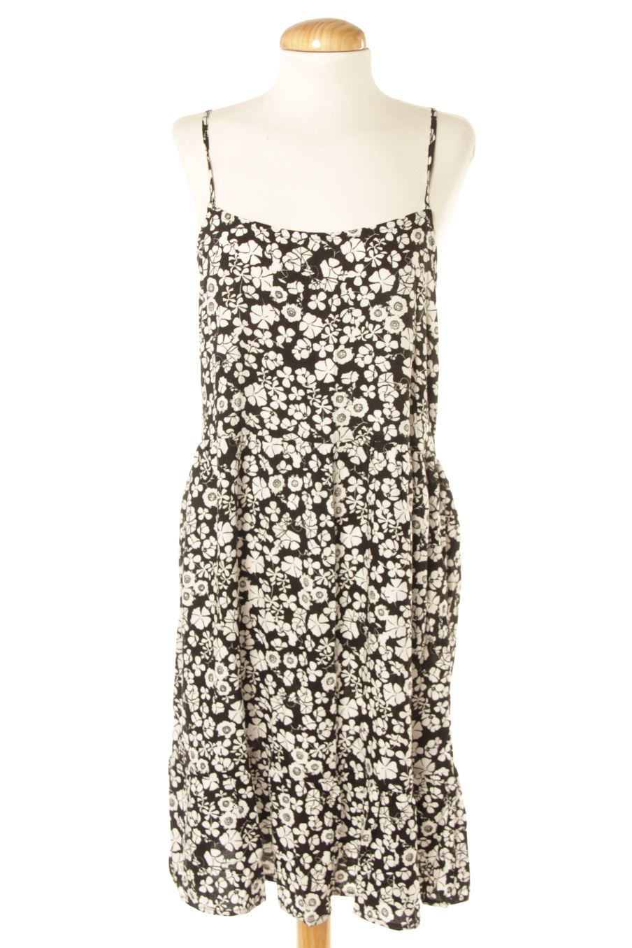 Robe casual C&A de la taille M, de couleur noir