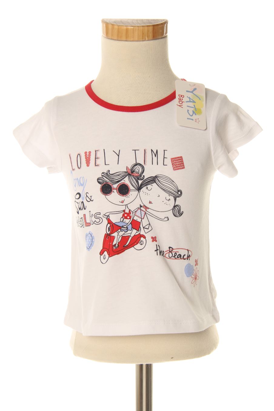 T-shirt Yatsi de la taille 12 mois avec une étiquette