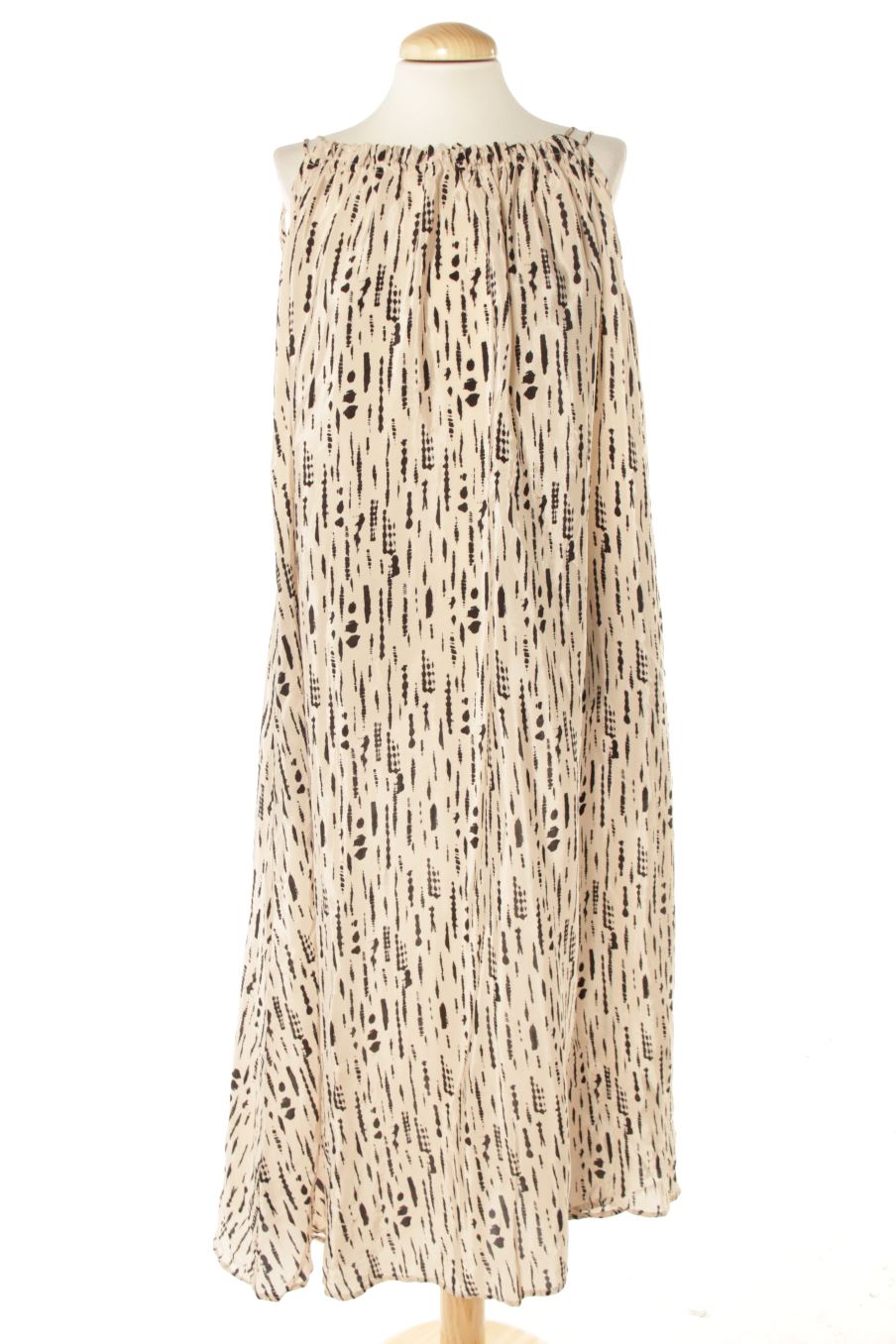 Robe casual Mango de la taille S, de couleur noir