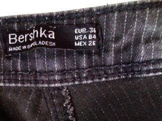 Jeans Bershka de la taille 36, de couleur rayures de denim