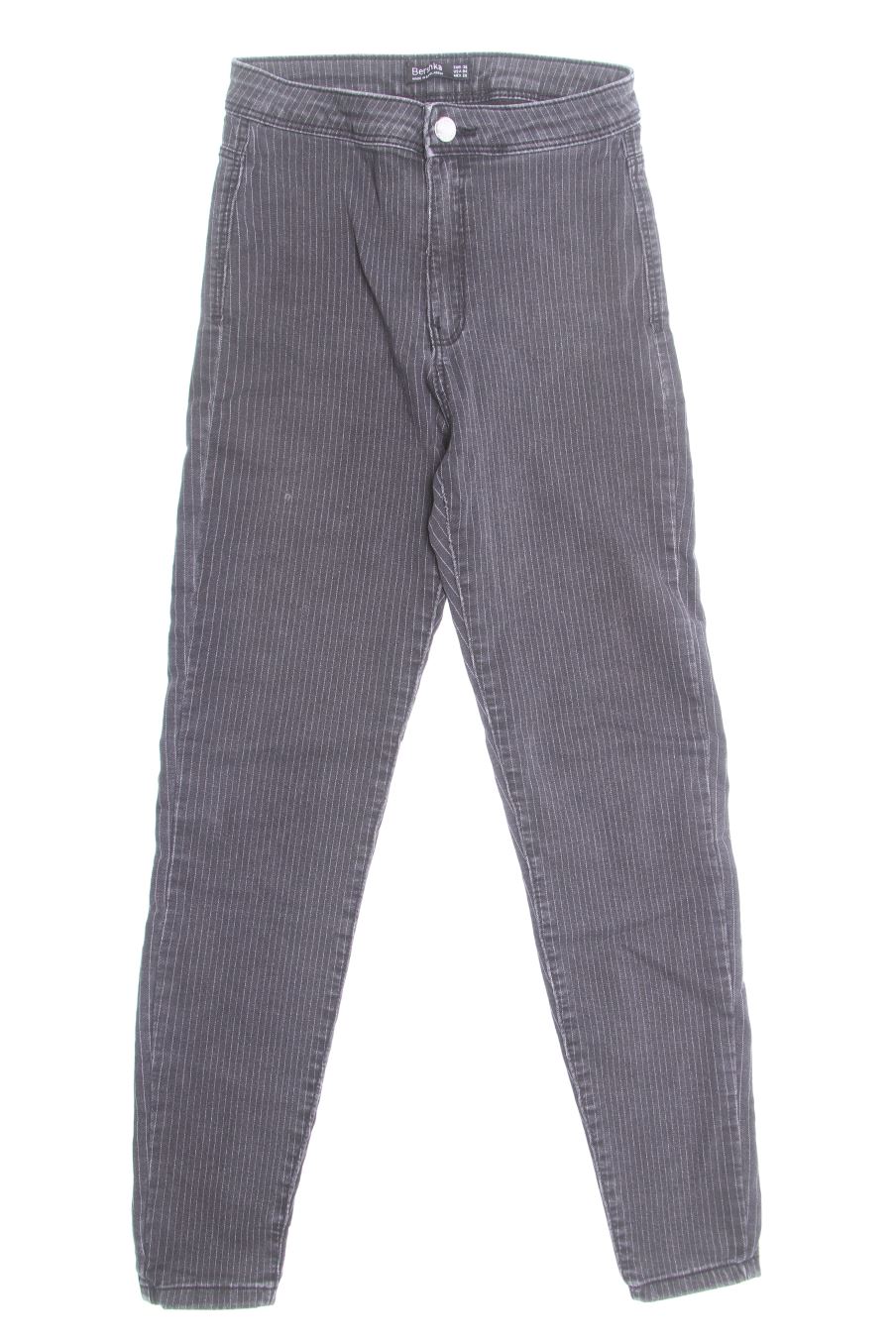Jeans Bershka de la taille 36, de couleur rayures de denim