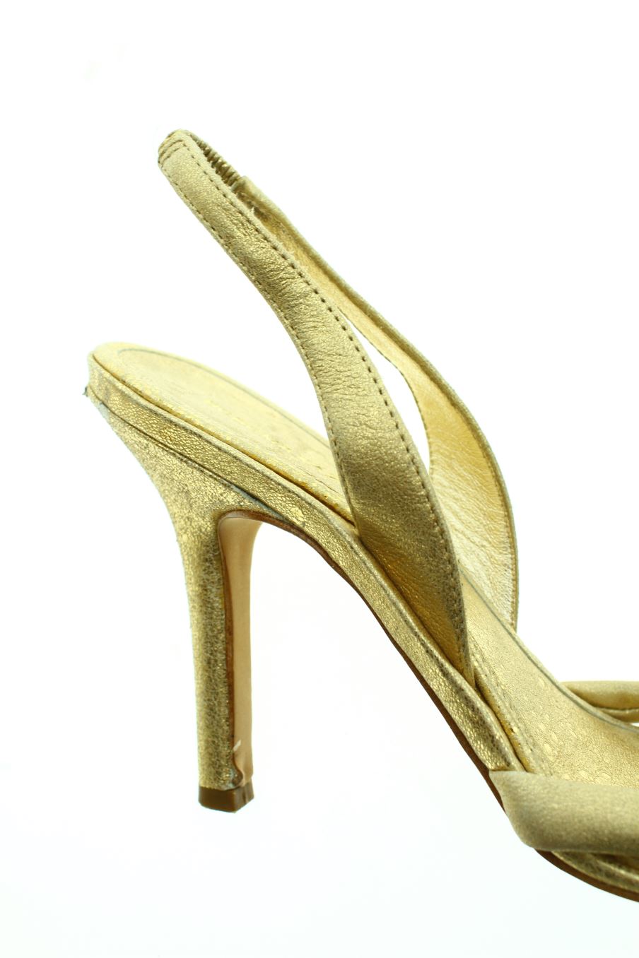 Sandalias tacon de BCBGMAXAZRIA de la talla 36, de color dorado de