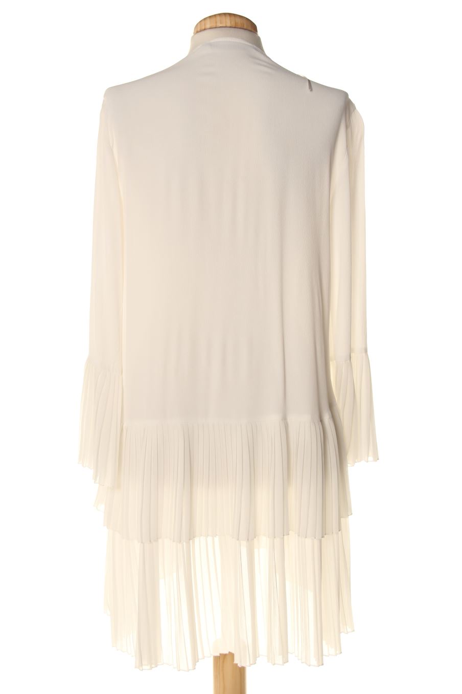 Vestido casual de Zara de la talla XS, de color blanco