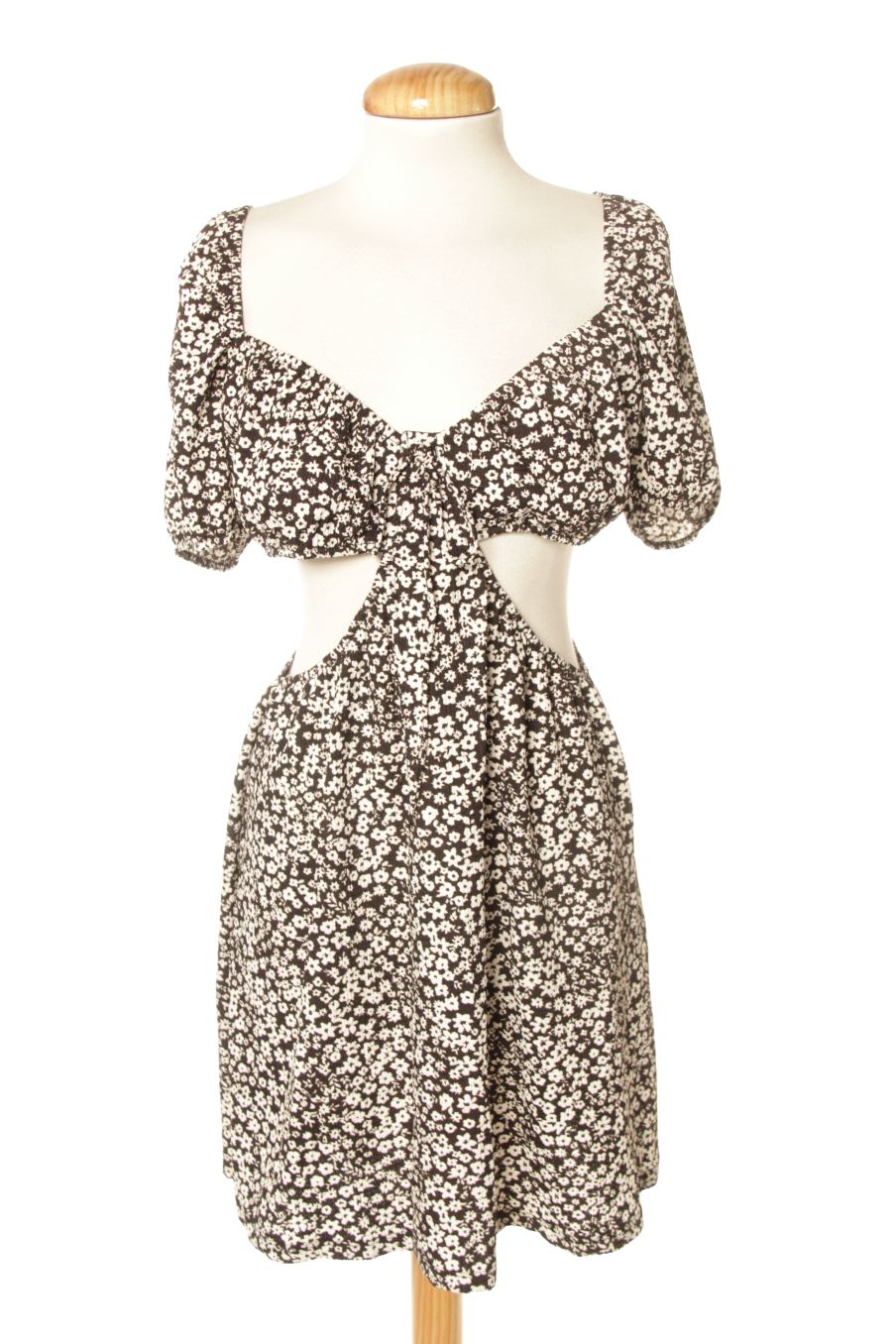 Robe casual Bershka de la taille M, de couleur fleurs