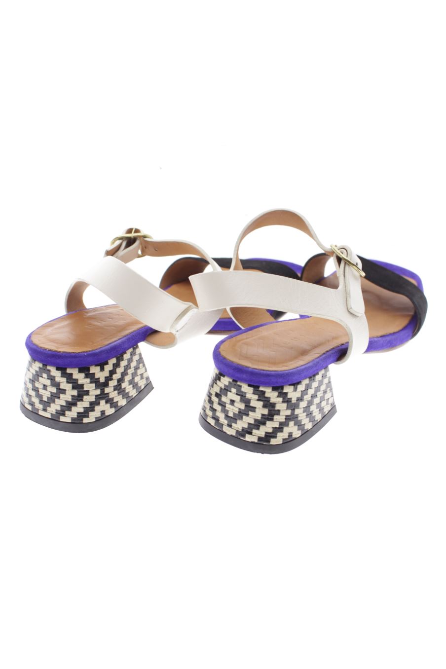 Sandalias tacon de Chie Mihara de la talla 36, de color negro de