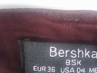Jeans Bershka de la taille 36, de couleur bordeaux de denim