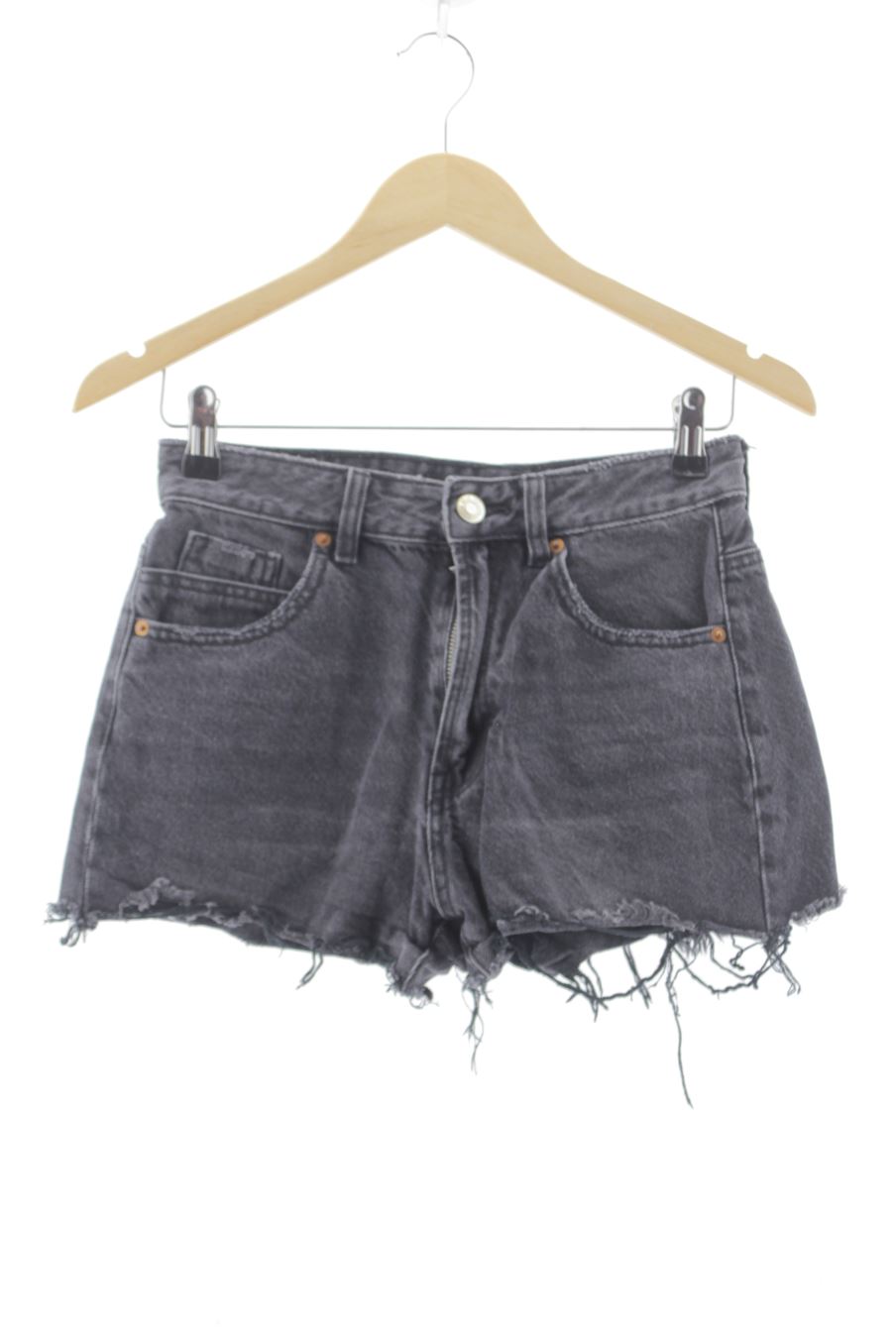 Shorts Stradivarius de la taille 34, de couleur noir de denim