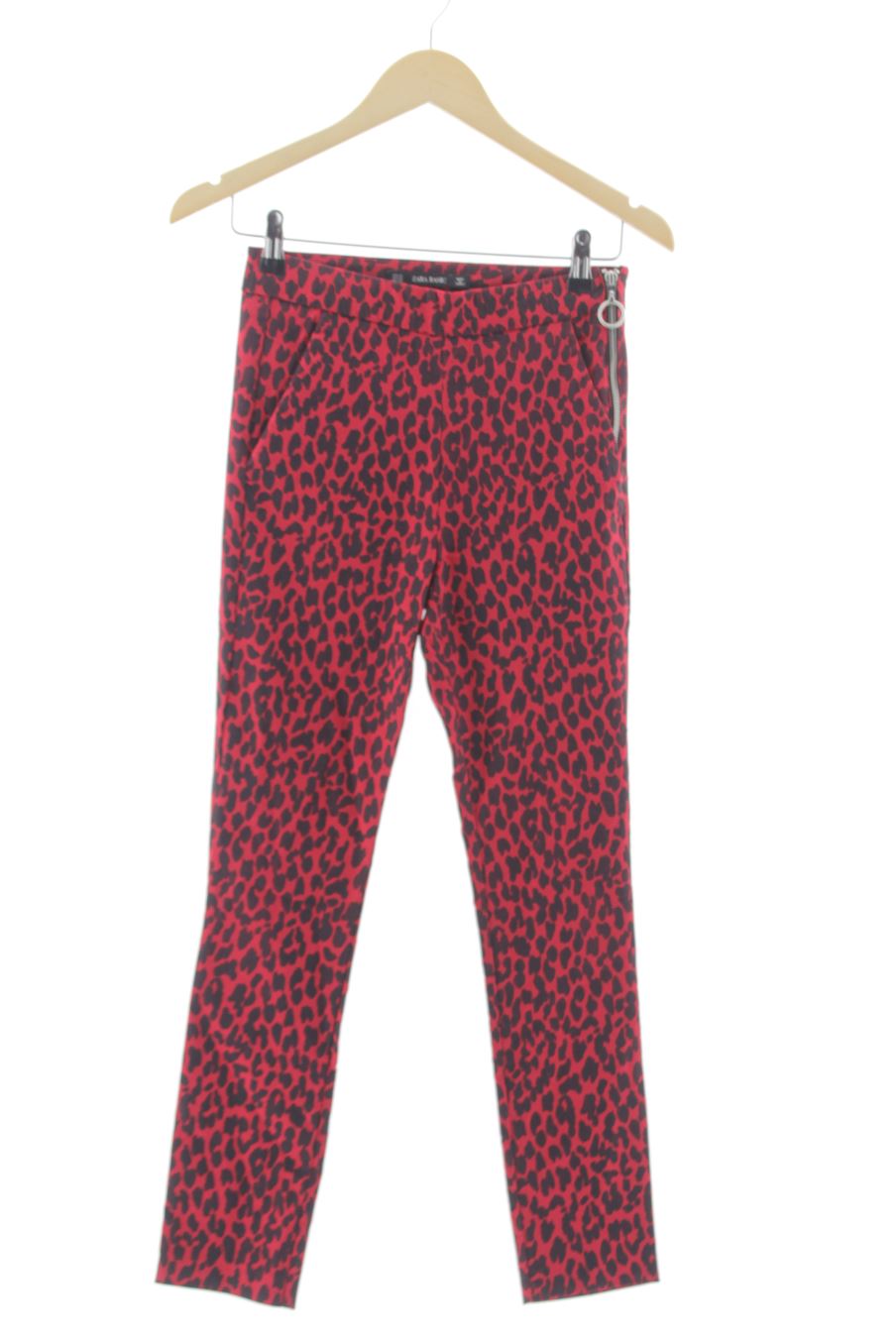 Pantalón de Zara de la talla XS, de color animal print