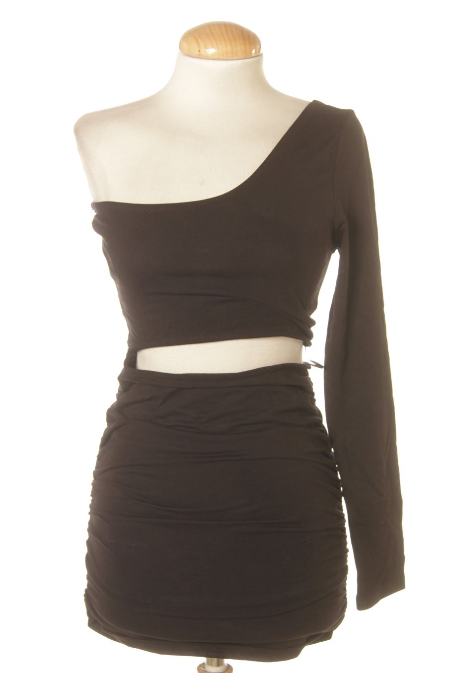 Robe Subdued de la taille 38, de couleur noir