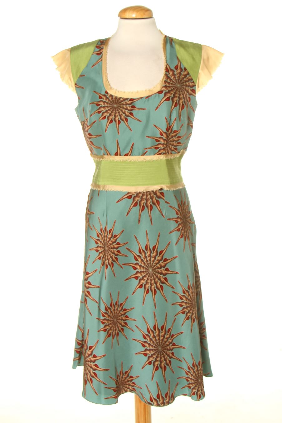 Robe Hoss Intropia de la taille 40, de couleur vert de soie