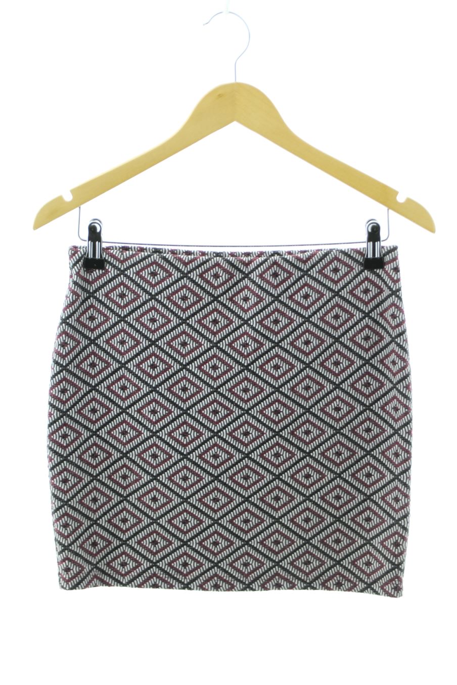 Jupe Trf (ZARA) de la taille M, de couleur imprimés