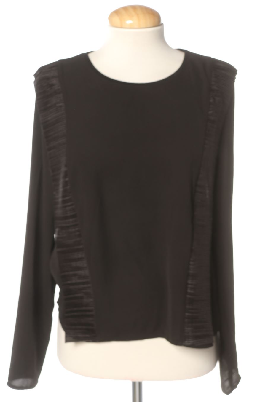 Camiseta manga larga de Zara de la talla M, de color negro